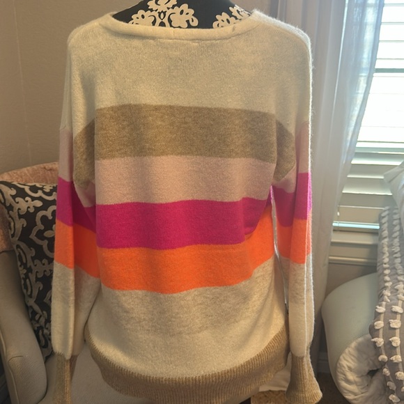 LOFT sweater - size M, but fits more like a L - Picture 3 of 5
